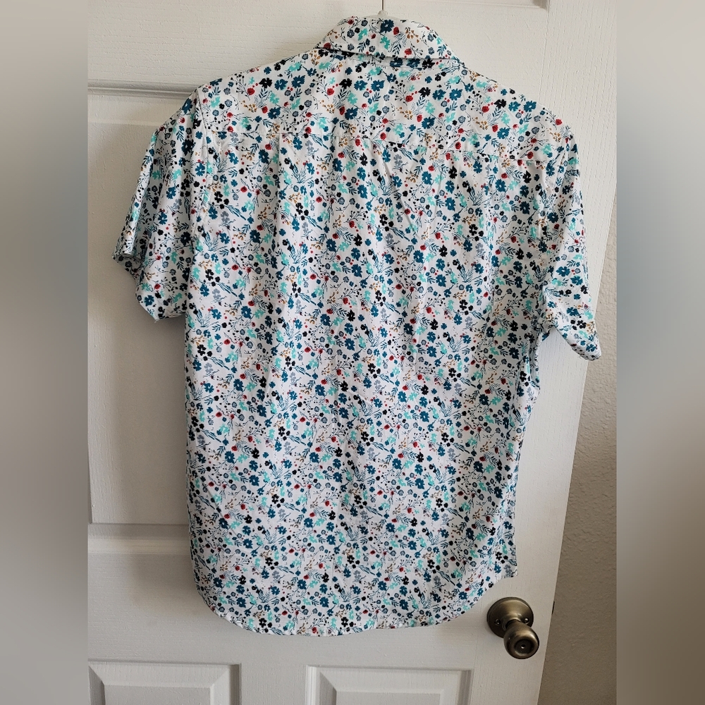 Button up - Picture 2 of 3